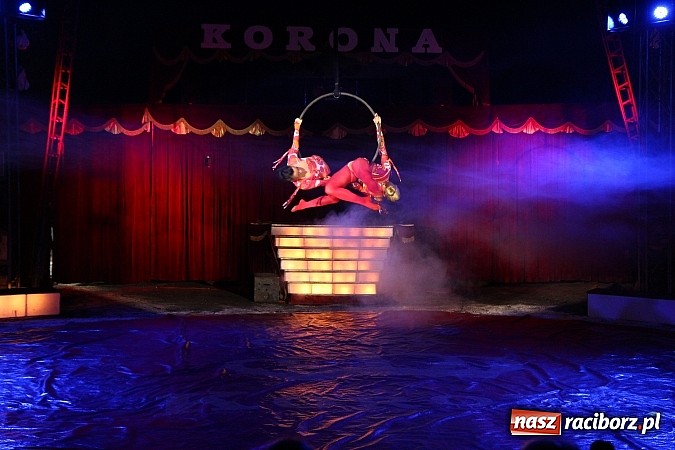 Zdjęcie w galerii na portalu naszraciborz.pl: Pełna sala na Fabryce śmiechu, czyli Cyrk Korona ze spektaklem w Raciborzu wiadomości z regionu