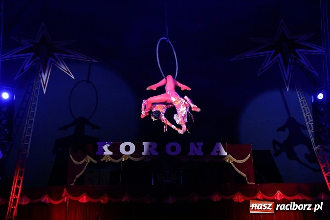 Zdjęcie w galerii na portalu naszraciborz.pl: Pełna sala na Fabryce śmiechu, czyli Cyrk Korona ze spektaklem w Raciborzu wiadomości z regionu