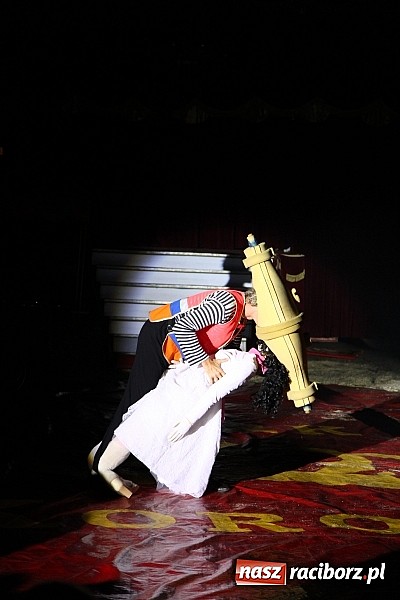 Zdjęcie w galerii na portalu naszraciborz.pl: Pełna sala na Fabryce śmiechu, czyli Cyrk Korona ze spektaklem w Raciborzu wiadomości z regionu