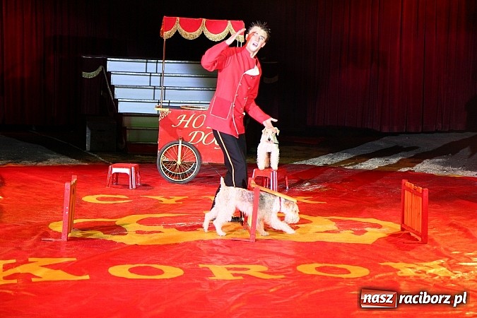 Zdjęcie w galerii na portalu naszraciborz.pl: Pełna sala na Fabryce śmiechu, czyli Cyrk Korona ze spektaklem w Raciborzu wiadomości z regionu