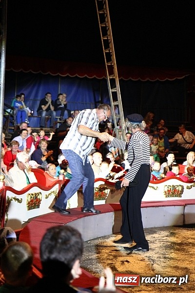 Zdjęcie w galerii na portalu naszraciborz.pl: Pełna sala na Fabryce śmiechu, czyli Cyrk Korona ze spektaklem w Raciborzu wiadomości z regionu