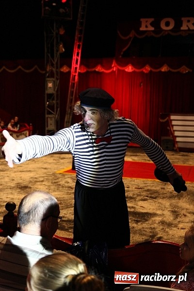 Zdjęcie w galerii na portalu naszraciborz.pl: Pełna sala na Fabryce śmiechu, czyli Cyrk Korona ze spektaklem w Raciborzu wiadomości z regionu