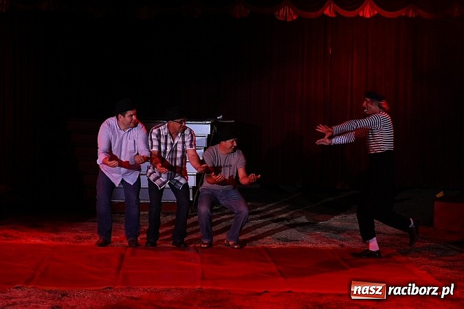 Zdjęcie w galerii na portalu naszraciborz.pl: Pełna sala na Fabryce śmiechu, czyli Cyrk Korona ze spektaklem w Raciborzu wiadomości z regionu