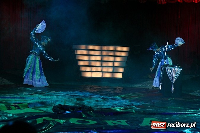 Zdjęcie w galerii na portalu naszraciborz.pl: Pełna sala na Fabryce śmiechu, czyli Cyrk Korona ze spektaklem w Raciborzu wiadomości z regionu