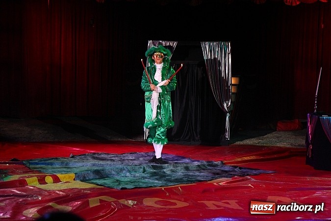 Zdjęcie w galerii na portalu naszraciborz.pl: Pełna sala na Fabryce śmiechu, czyli Cyrk Korona ze spektaklem w Raciborzu wiadomości z regionu