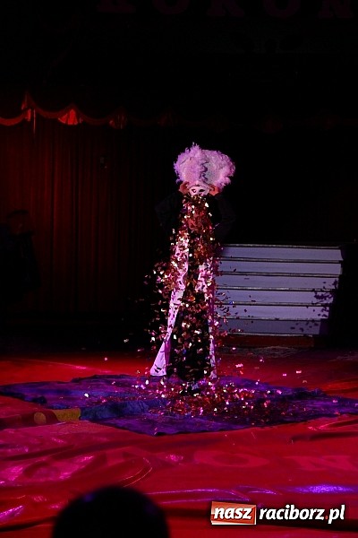 Zdjęcie w galerii na portalu naszraciborz.pl: Pełna sala na Fabryce śmiechu, czyli Cyrk Korona ze spektaklem w Raciborzu wiadomości z regionu