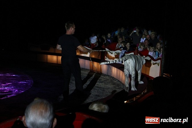 Zdjęcie w galerii na portalu naszraciborz.pl: Pełna sala na Fabryce śmiechu, czyli Cyrk Korona ze spektaklem w Raciborzu wiadomości z regionu