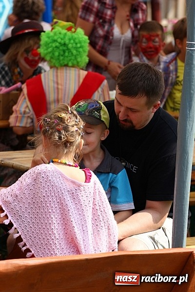 Zdjęcie w galerii na portalu naszraciborz.pl: Wspaniała zabawa na festynie w Mini ZOO w Gamowie wiadomości z regionu