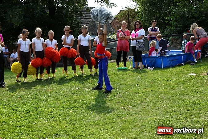 Zdjęcie w galerii na portalu naszraciborz.pl: Wspaniała zabawa na festynie w Mini ZOO w Gamowie wiadomości z regionu