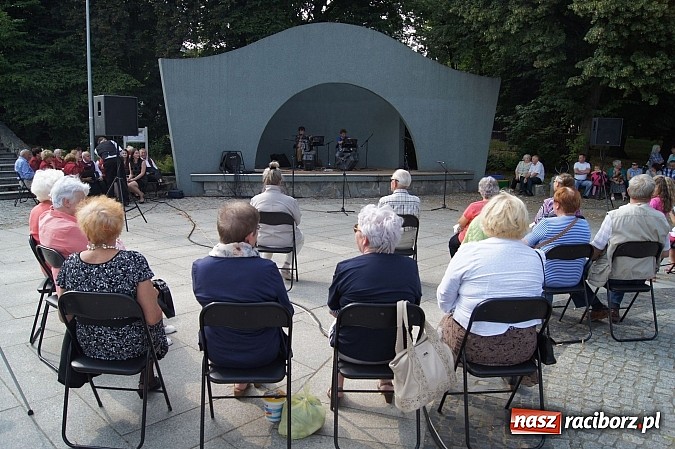 Zdjęcie w galerii na portalu naszraciborz.pl: Muzyka w parku Roth przyciągnęła tłumy wiadomości z regionu