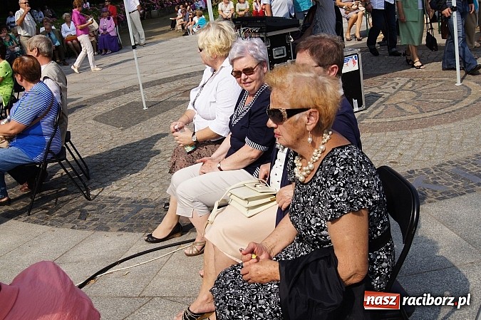 Zdjęcie w galerii na portalu naszraciborz.pl: Muzyka w parku Roth przyciągnęła tłumy wiadomości z regionu