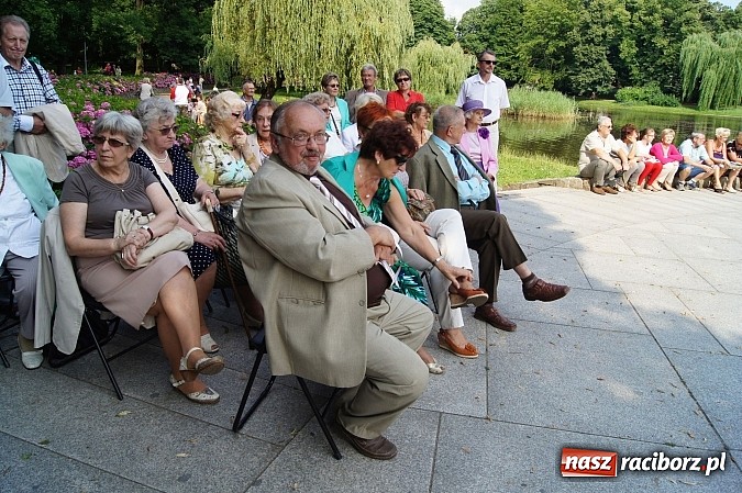 Zdjęcie w galerii na portalu naszraciborz.pl: Muzyka w parku Roth przyciągnęła tłumy wiadomości z regionu