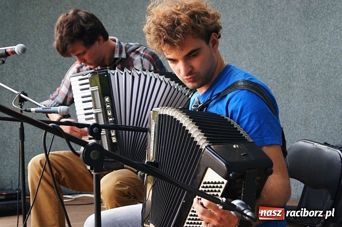 Zdjęcie w galerii na portalu naszraciborz.pl: Muzyka w parku Roth przyciągnęła tłumy wiadomości z regionu