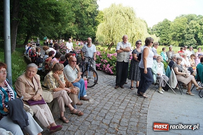 Zdjęcie w galerii na portalu naszraciborz.pl: Muzyka w parku Roth przyciągnęła tłumy wiadomości z regionu