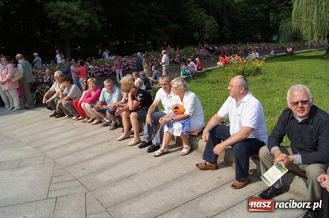 Zdjęcie w galerii na portalu naszraciborz.pl: Muzyka w parku Roth przyciągnęła tłumy wiadomości z regionu