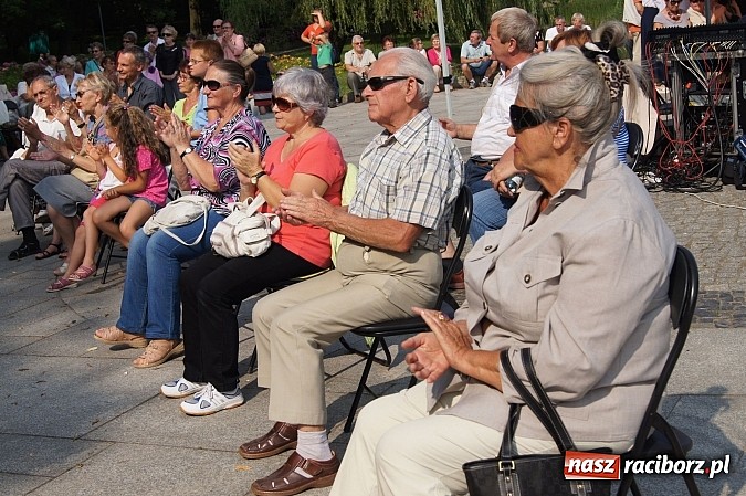 Zdjęcie w galerii na portalu naszraciborz.pl: Muzyka w parku Roth przyciągnęła tłumy wiadomości z regionu