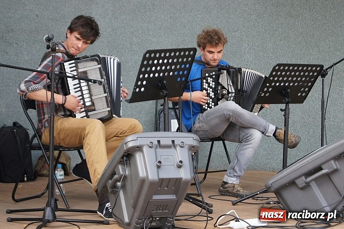 Zdjęcie w galerii na portalu naszraciborz.pl: Muzyka w parku Roth przyciągnęła tłumy wiadomości z regionu