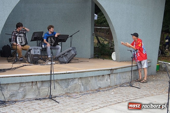 Zdjęcie w galerii na portalu naszraciborz.pl: Muzyka w parku Roth przyciągnęła tłumy wiadomości z regionu