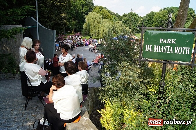 Zdjęcie w galerii na portalu naszraciborz.pl: Muzyka w parku Roth przyciągnęła tłumy wiadomości z regionu
