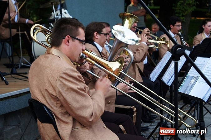 Zdjęcie w galerii na portalu naszraciborz.pl: Muzyka w parku Roth przyciągnęła tłumy wiadomości z regionu