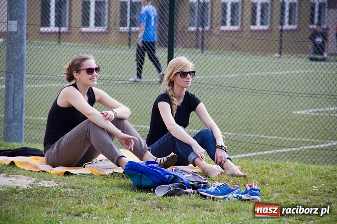 Zdjęcie w galerii na portalu naszraciborz.pl: Wspaniałe emocje i dobra zabawa podczas turnieju siatkówki plażowej wiadomości z regionu