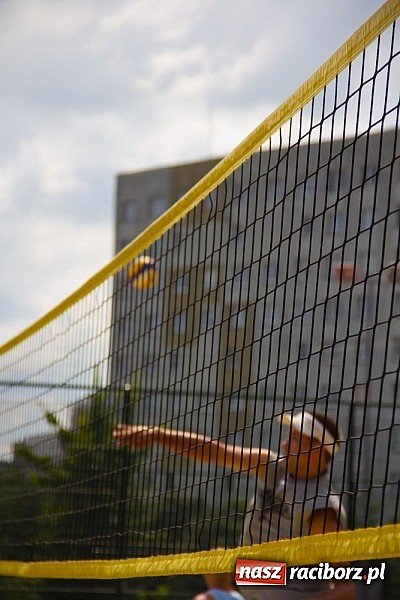 Zdjęcie w galerii na portalu naszraciborz.pl: Wspaniałe emocje i dobra zabawa podczas turnieju siatkówki plażowej wiadomości z regionu