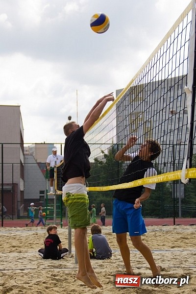 Zdjęcie w galerii na portalu naszraciborz.pl: Wspaniałe emocje i dobra zabawa podczas turnieju siatkówki plażowej wiadomości z regionu