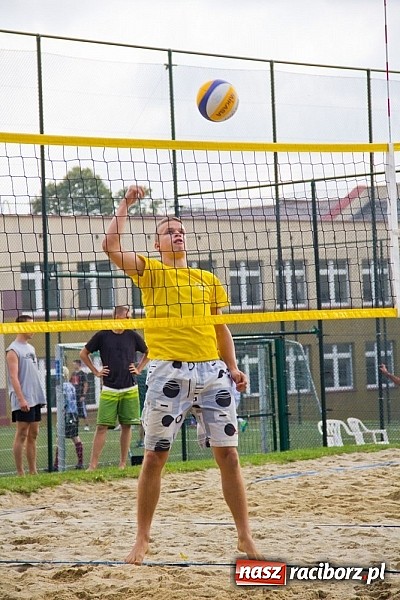 Zdjęcie w galerii na portalu naszraciborz.pl: Wspaniałe emocje i dobra zabawa podczas turnieju siatkówki plażowej wiadomości z regionu