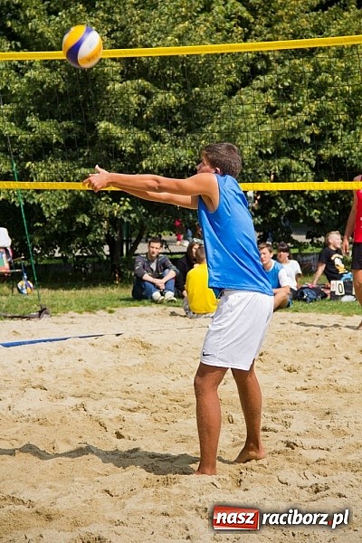 Zdjęcie w galerii na portalu naszraciborz.pl: Wspaniałe emocje i dobra zabawa podczas turnieju siatkówki plażowej wiadomości z regionu