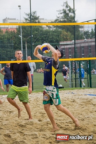 Zdjęcie w galerii na portalu naszraciborz.pl: Wspaniałe emocje i dobra zabawa podczas turnieju siatkówki plażowej wiadomości z regionu