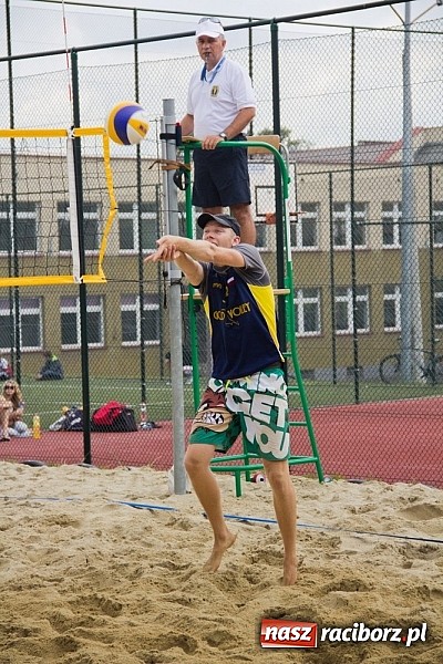 Zdjęcie w galerii na portalu naszraciborz.pl: Wspaniałe emocje i dobra zabawa podczas turnieju siatkówki plażowej wiadomości z regionu