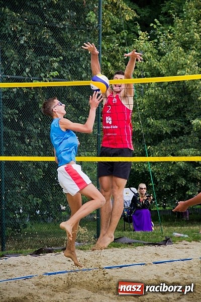 Zdjęcie w galerii na portalu naszraciborz.pl: Wspaniałe emocje i dobra zabawa podczas turnieju siatkówki plażowej wiadomości z regionu
