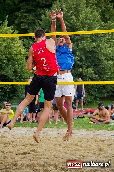 Zdjęcie w galerii na portalu naszraciborz.pl: Wspaniałe emocje i dobra zabawa podczas turnieju siatkówki plażowej wiadomości z regionu