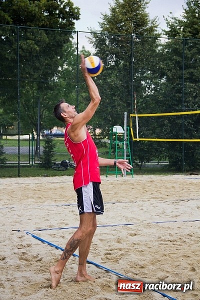 Zdjęcie w galerii na portalu naszraciborz.pl: Wspaniałe emocje i dobra zabawa podczas turnieju siatkówki plażowej wiadomości z regionu