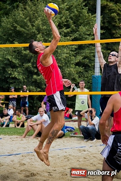 Zdjęcie w galerii na portalu naszraciborz.pl: Wspaniałe emocje i dobra zabawa podczas turnieju siatkówki plażowej wiadomości z regionu