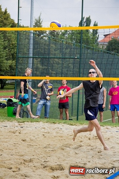 Zdjęcie w galerii na portalu naszraciborz.pl: Wspaniałe emocje i dobra zabawa podczas turnieju siatkówki plażowej wiadomości z regionu