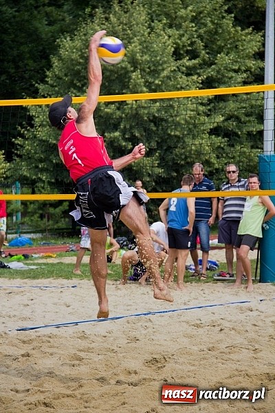 Zdjęcie w galerii na portalu naszraciborz.pl: Wspaniałe emocje i dobra zabawa podczas turnieju siatkówki plażowej wiadomości z regionu