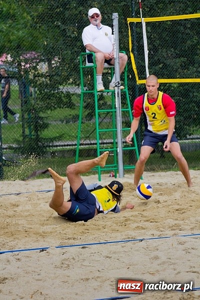 Zdjęcie w galerii na portalu naszraciborz.pl: Wspaniałe emocje i dobra zabawa podczas turnieju siatkówki plażowej wiadomości z regionu