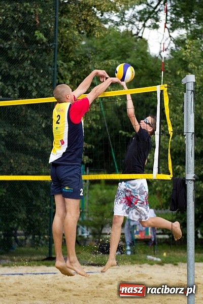 Zdjęcie w galerii na portalu naszraciborz.pl: Wspaniałe emocje i dobra zabawa podczas turnieju siatkówki plażowej wiadomości z regionu