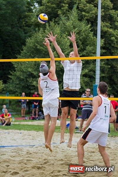 Zdjęcie w galerii na portalu naszraciborz.pl: Wspaniałe emocje i dobra zabawa podczas turnieju siatkówki plażowej wiadomości z regionu