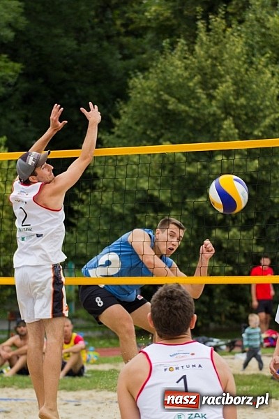 Zdjęcie w galerii na portalu naszraciborz.pl: Wspaniałe emocje i dobra zabawa podczas turnieju siatkówki plażowej wiadomości z regionu