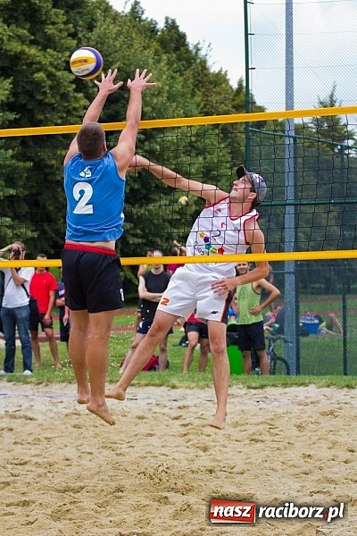 Zdjęcie w galerii na portalu naszraciborz.pl: Wspaniałe emocje i dobra zabawa podczas turnieju siatkówki plażowej wiadomości z regionu