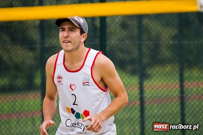 Zdjęcie w galerii na portalu naszraciborz.pl: Wspaniałe emocje i dobra zabawa podczas turnieju siatkówki plażowej wiadomości z regionu