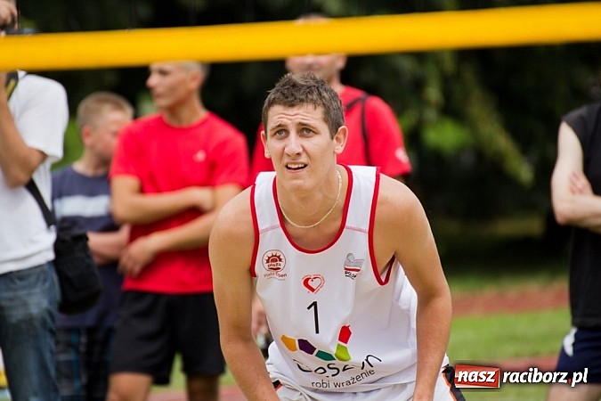 Zdjęcie w galerii na portalu naszraciborz.pl: Wspaniałe emocje i dobra zabawa podczas turnieju siatkówki plażowej wiadomości z regionu