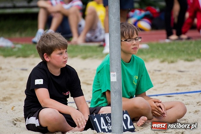 Zdjęcie w galerii na portalu naszraciborz.pl: Wspaniałe emocje i dobra zabawa podczas turnieju siatkówki plażowej wiadomości z regionu