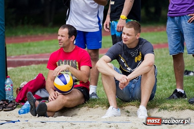 Zdjęcie w galerii na portalu naszraciborz.pl: Wspaniałe emocje i dobra zabawa podczas turnieju siatkówki plażowej wiadomości z regionu