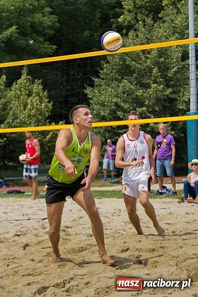 Zdjęcie w galerii na portalu naszraciborz.pl: Wspaniałe emocje i dobra zabawa podczas turnieju siatkówki plażowej wiadomości z regionu