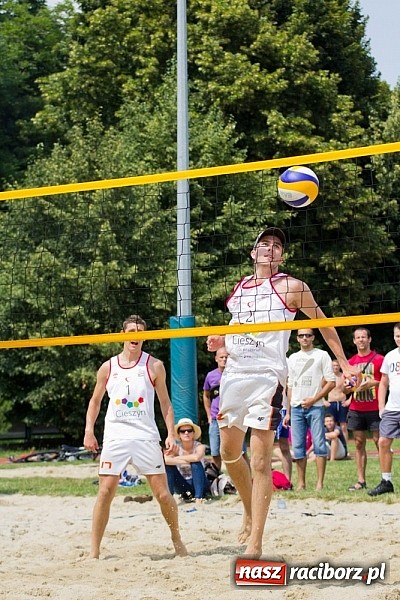 Zdjęcie w galerii na portalu naszraciborz.pl: Wspaniałe emocje i dobra zabawa podczas turnieju siatkówki plażowej wiadomości z regionu