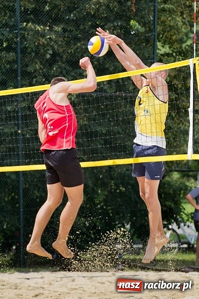 Zdjęcie w galerii na portalu naszraciborz.pl: Wspaniałe emocje i dobra zabawa podczas turnieju siatkówki plażowej wiadomości z regionu