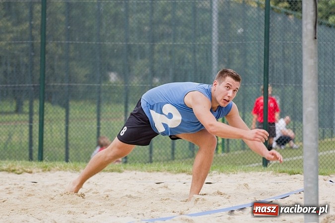 Zdjęcie w galerii na portalu naszraciborz.pl: Wspaniałe emocje i dobra zabawa podczas turnieju siatkówki plażowej wiadomości z regionu